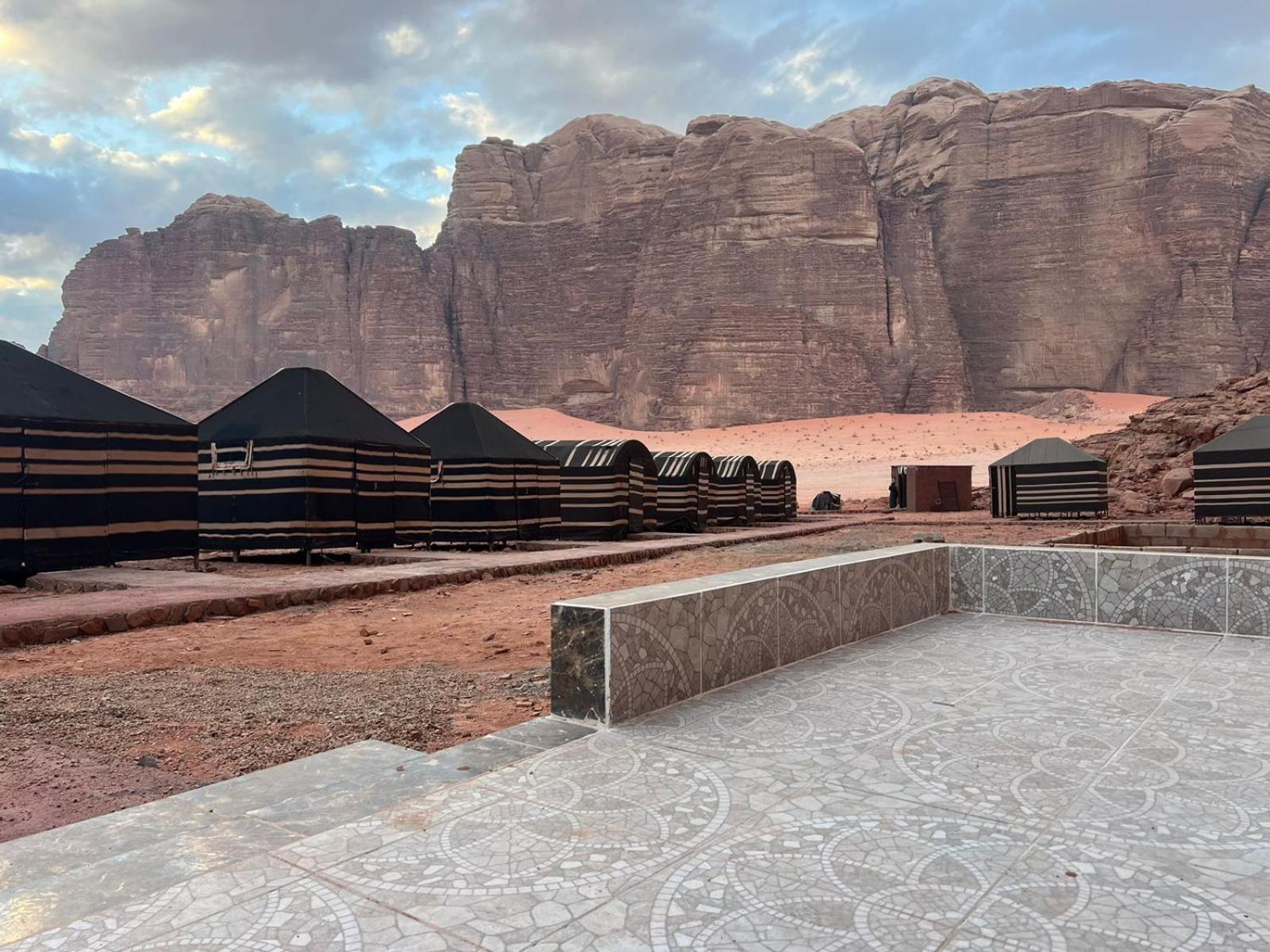 Desert Rock Camp Wadi Rum Eksteriør bilde